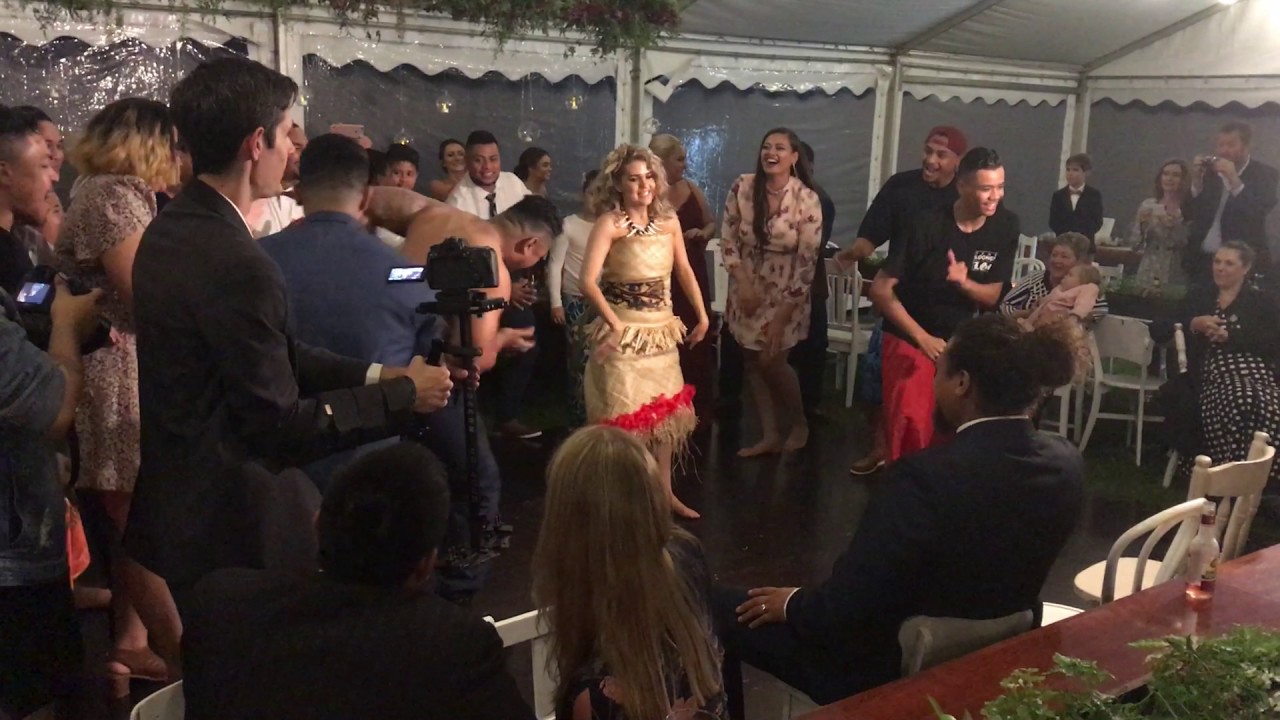 Traditional Samoan Wedding Dance / Taualuga - Leitia & Latu Foai