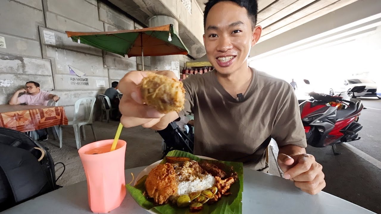 Walk around the Deep Local Town in Malaysia.