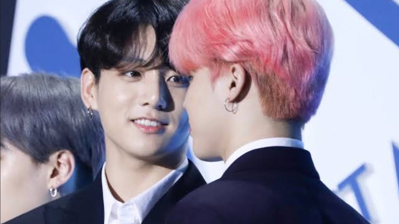 Jimin CATCHING Jungkook STARING At Him... | Jikook/Kookmin