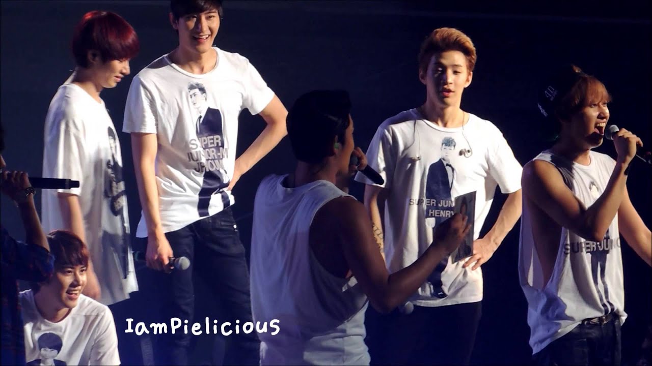 [HD] 131123 -  SuperJunior SS5 @ Malaysia - TALK TIME - Eunhyuk Childhood photo cut