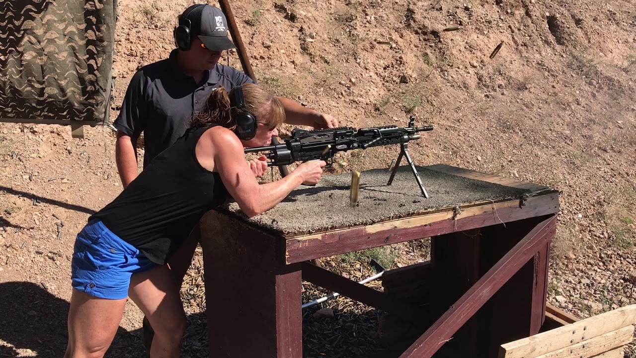 Shoot the M249 SAW Belt-Fed Machine Gun