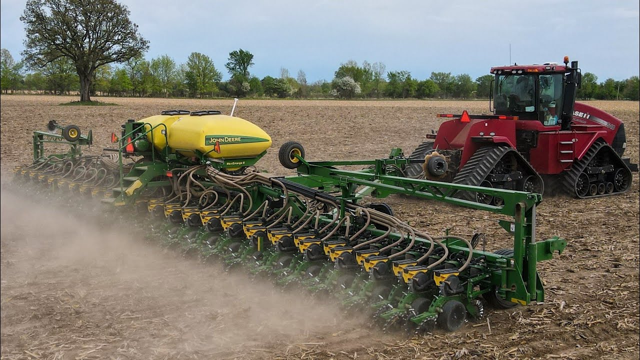 Case-IH Steiger 540 Quadtrac and John Deere DB60 in Michigan!