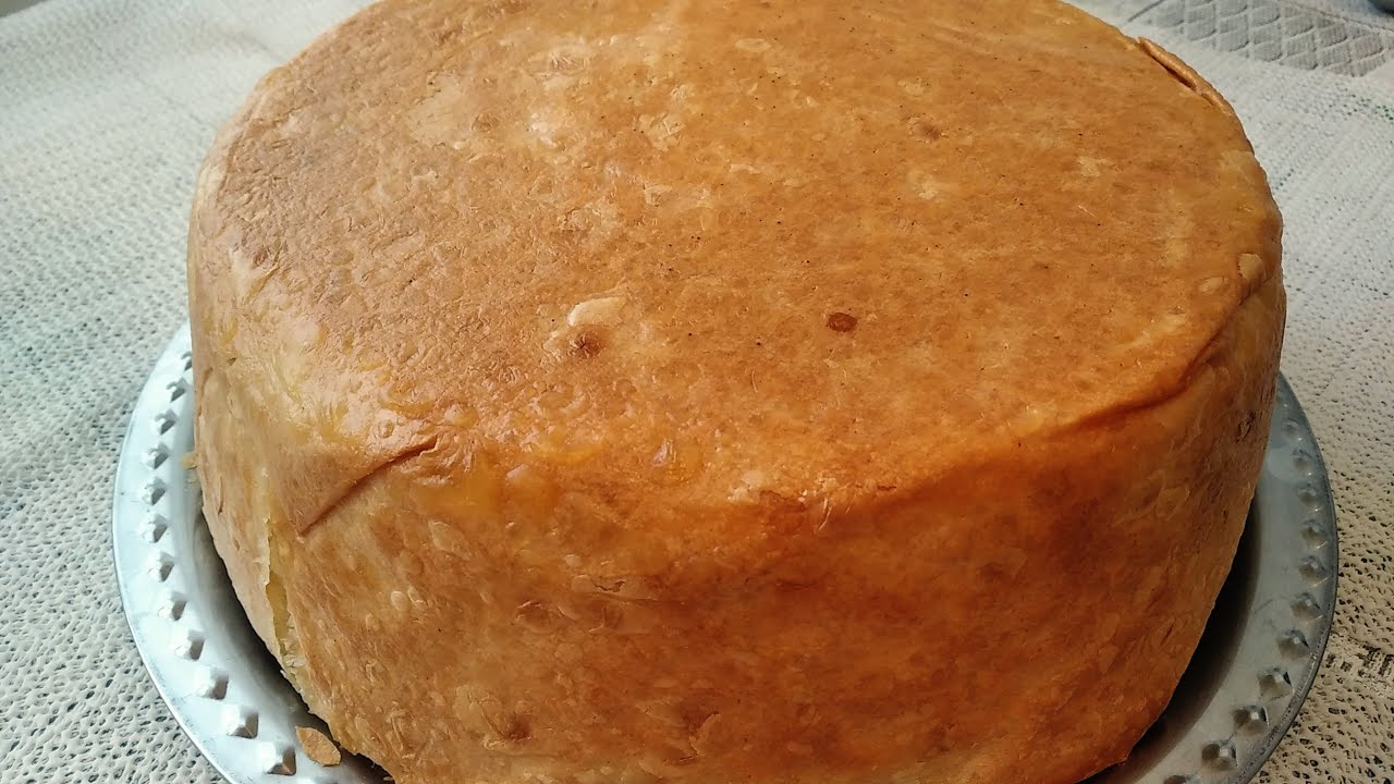 Plov.Şah Plovu. Hazir yuxa və toyuq əti ilə hazirlanan plov.Azərbaycan mətbəxi.