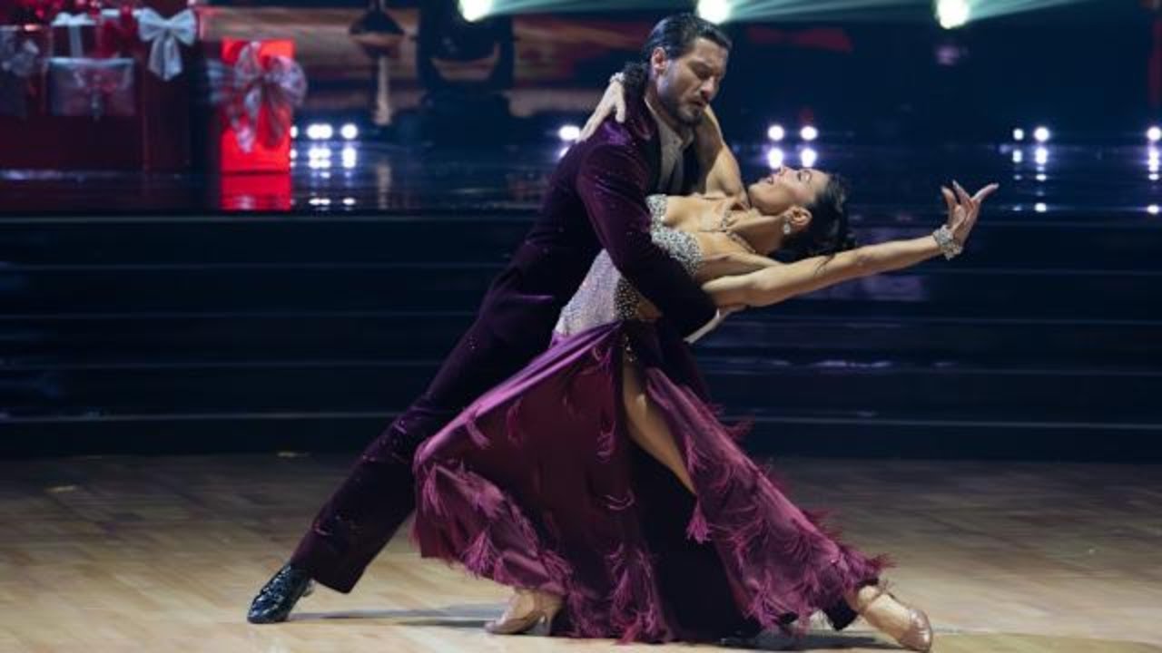 Val Chmerkovskiy & Jenna Johnson - Viennesse Waltz ft. Rome - DWTS Holiday Special