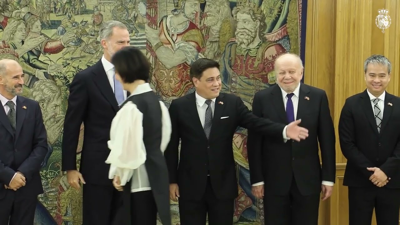 El Rey recibió en el Palacio de La Zarzuela a una delegación del Senado de la República de Filipinas