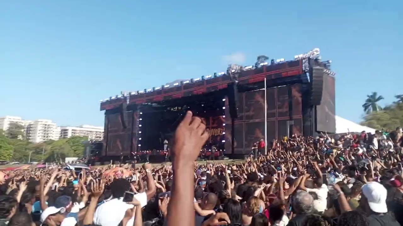 Quando toca música infantil pra juventude 
