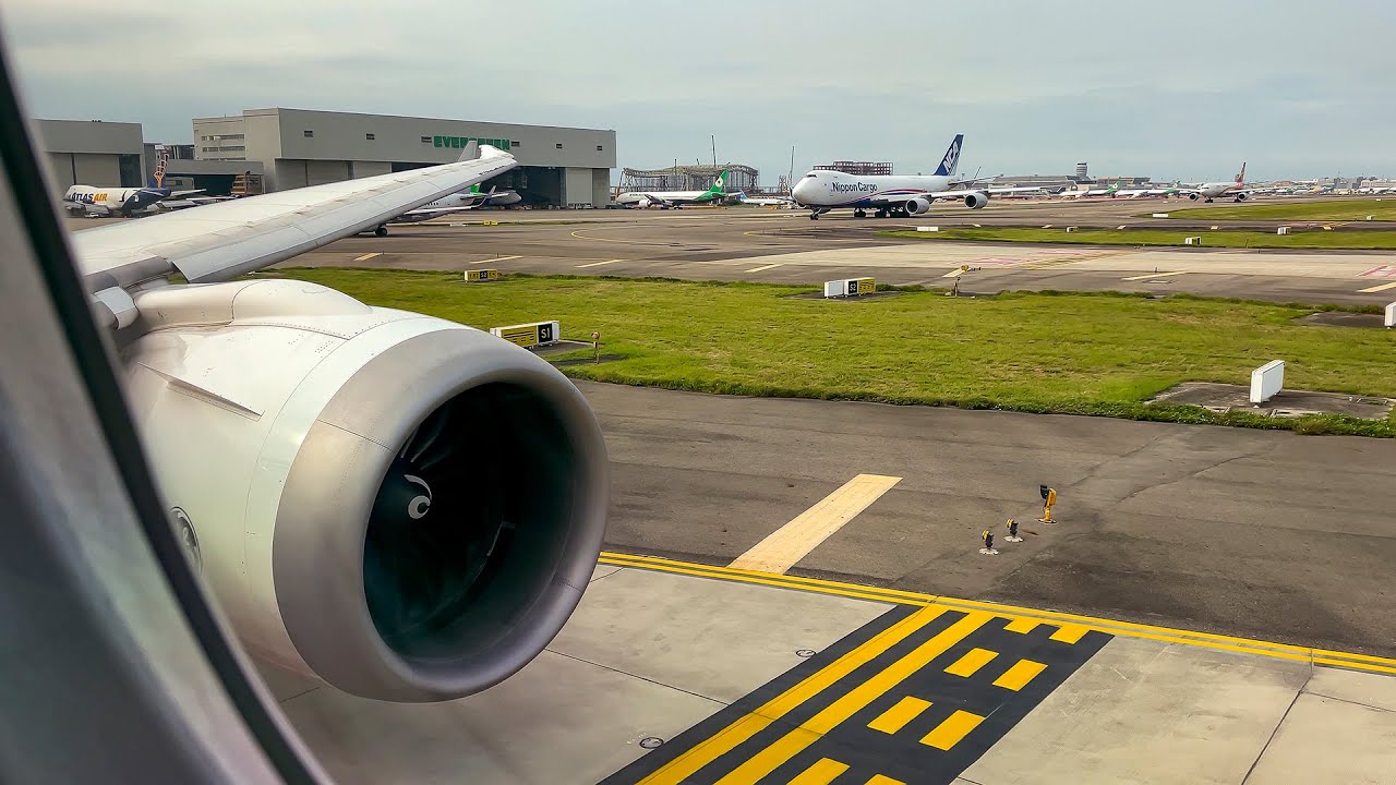 EVA Air 787-9 taxi and takeoff from TPE (runway 05R)