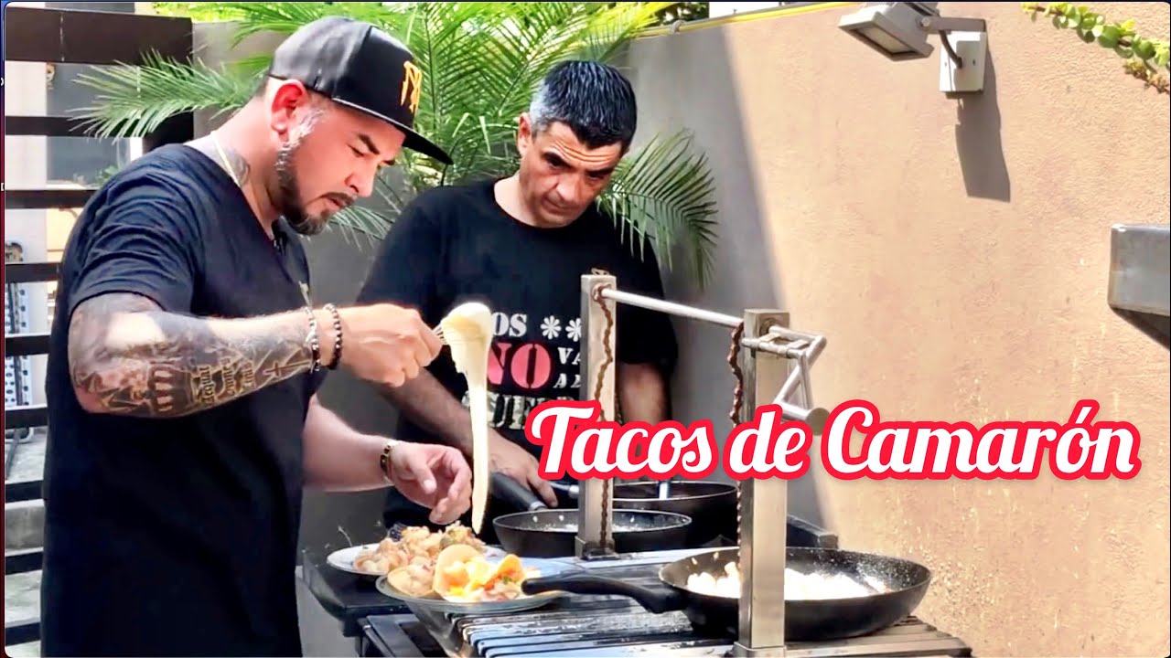 Tacos de Camaron Volador a la Gober Precioso (Queso y Mole Poblano)