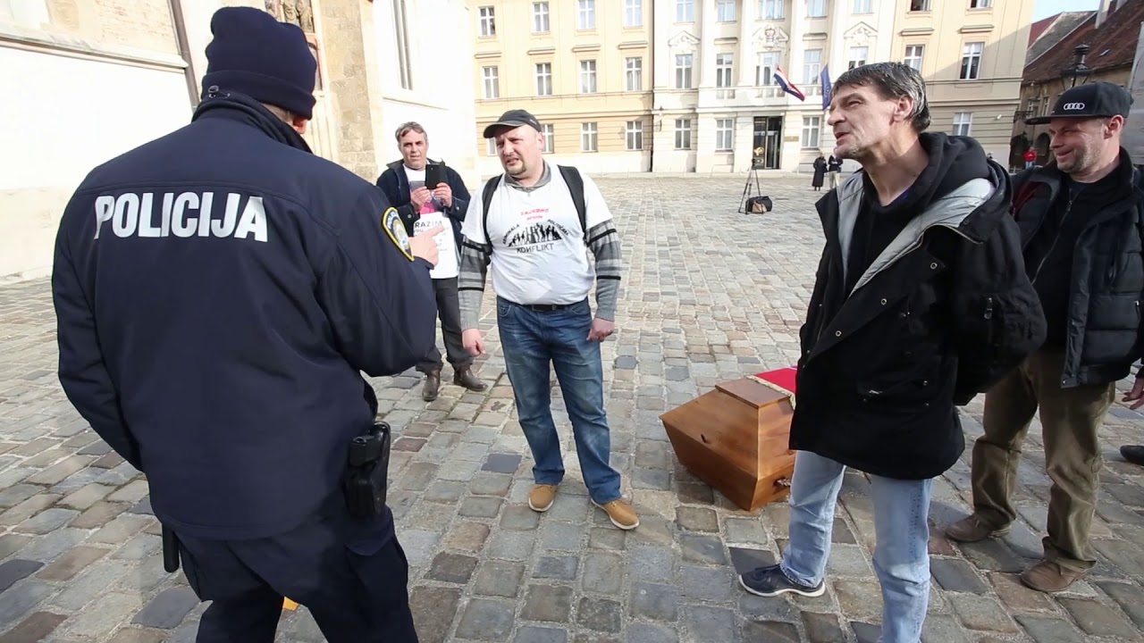 Josip Juretic u pratnji policije stigao s lijesom na Trg svetog Marka