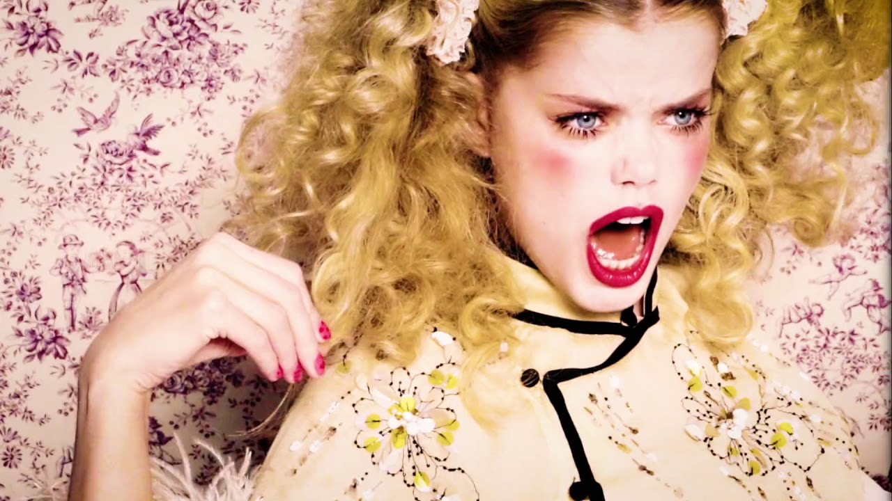 Ellen Von Unwerth -  Num&eacute;ro Tokyo - Little Big Girl