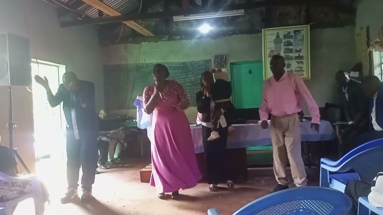 'MWIMBIENI ELOHIM KWA FURAHA'
