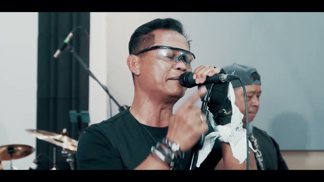 Episodic - Taming Sari (Rusty Blade Cover)