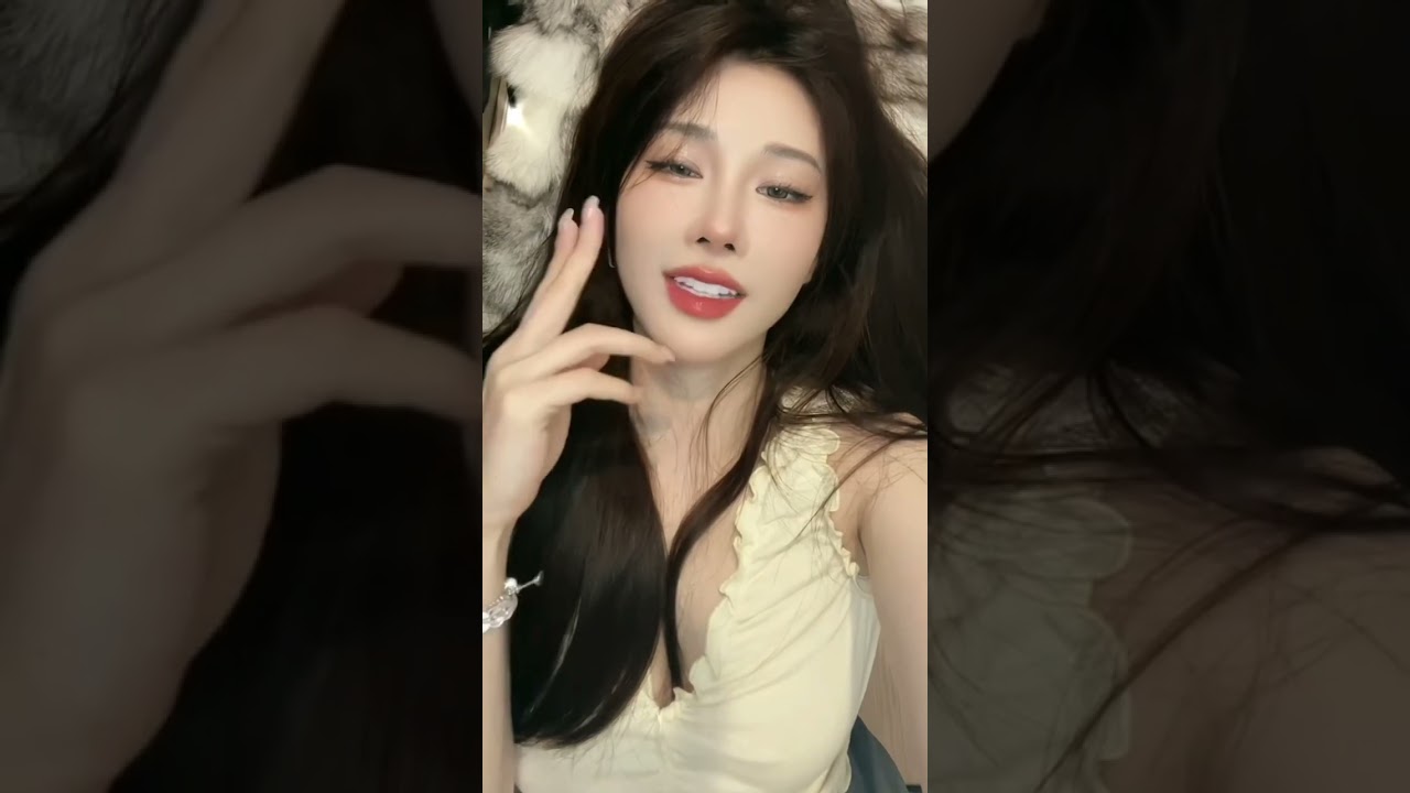 精致美女躺床勾引-dy闪烁烁
