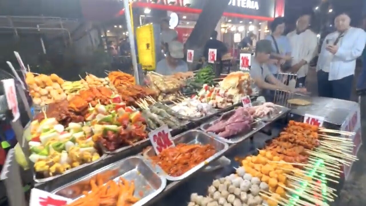 Chợ đ&ecirc;m Đ&agrave; Lạt những m&oacute;n đặc sản miền n&uacute;i/DaLat night market tour and local specialties