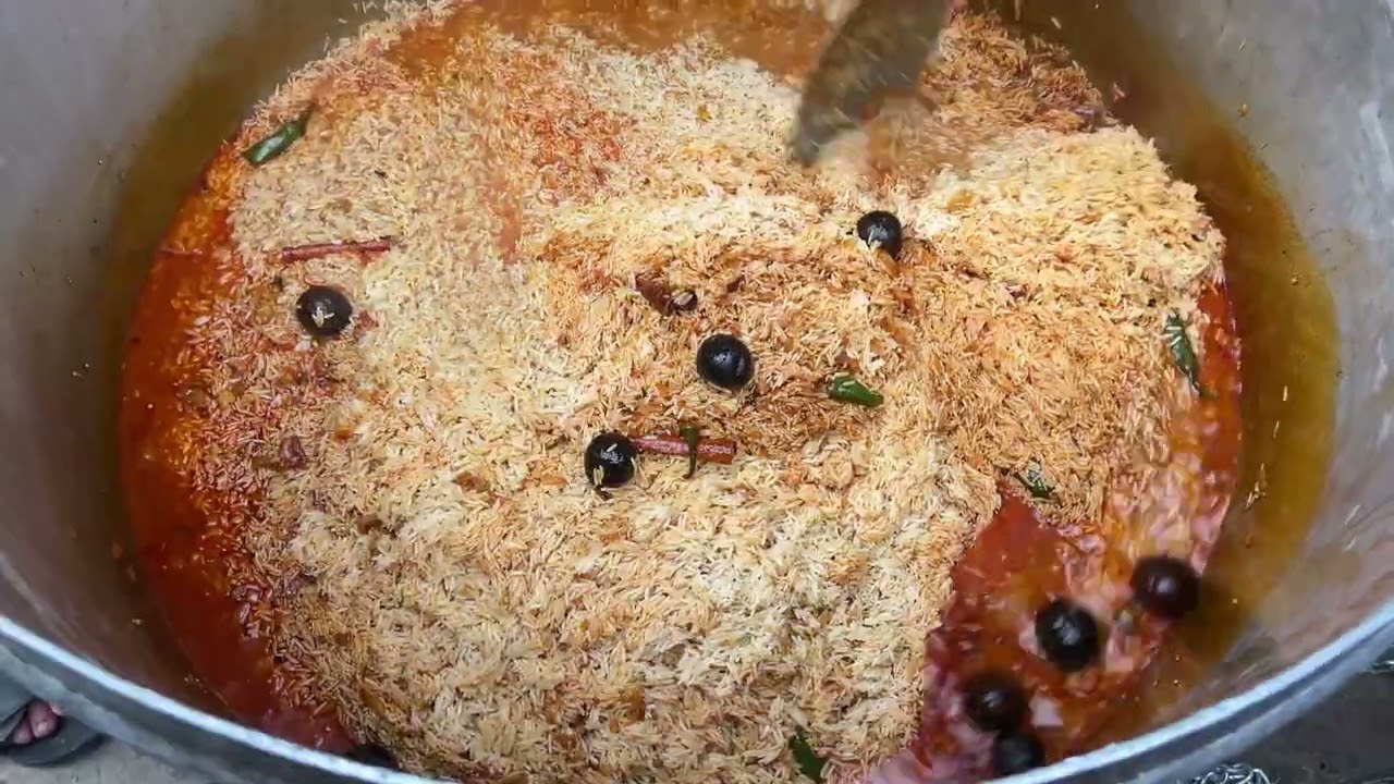 وجبات الإفطار مستمرة لموكب أهالي بعقوبة المركز للأخوة المؤمنين الصائمين الكرام 