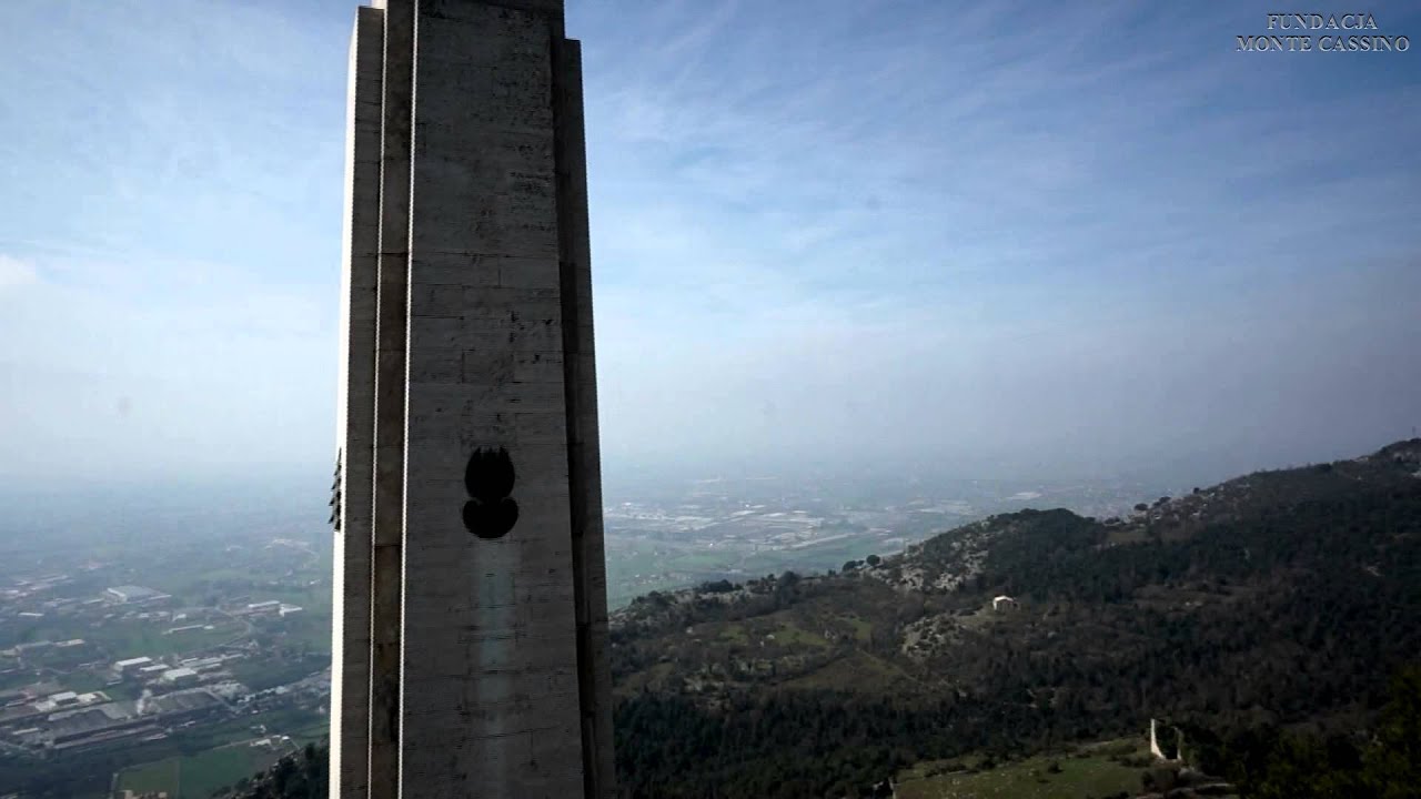 Pomnik 3 Dywizji Strzelców Karpackich - Monte Cassino - widok z drona