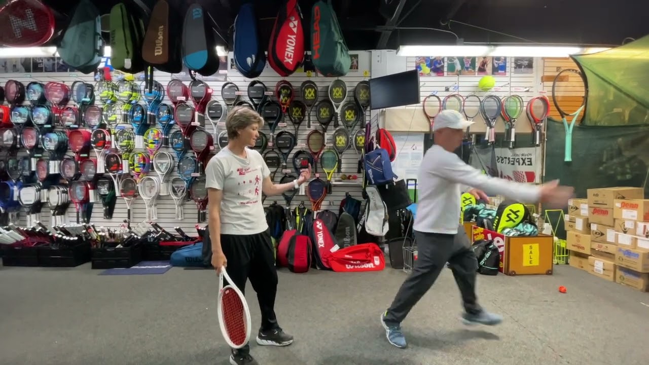 FORMER WTA PRO SURINA DE BEERS TEACHES THE SECRET TO THE OPEN STANCE FOREHAND ON FAST TRACK TENNIS