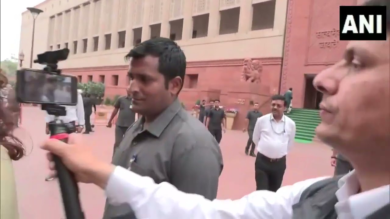 #WATCH | Delhi: Assam CM Himanta Biswa Sarma arrived at Parliament during the ongoing session.