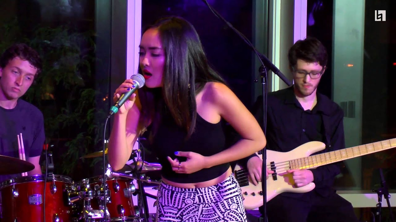HIEN ft. Szandra Ivan - A csitári hegyek alatt + Másfél hete @Berklee Caf
