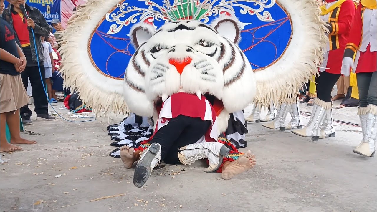 Barongan JMP Makan Mayoret Cantik Di Wonosekar
