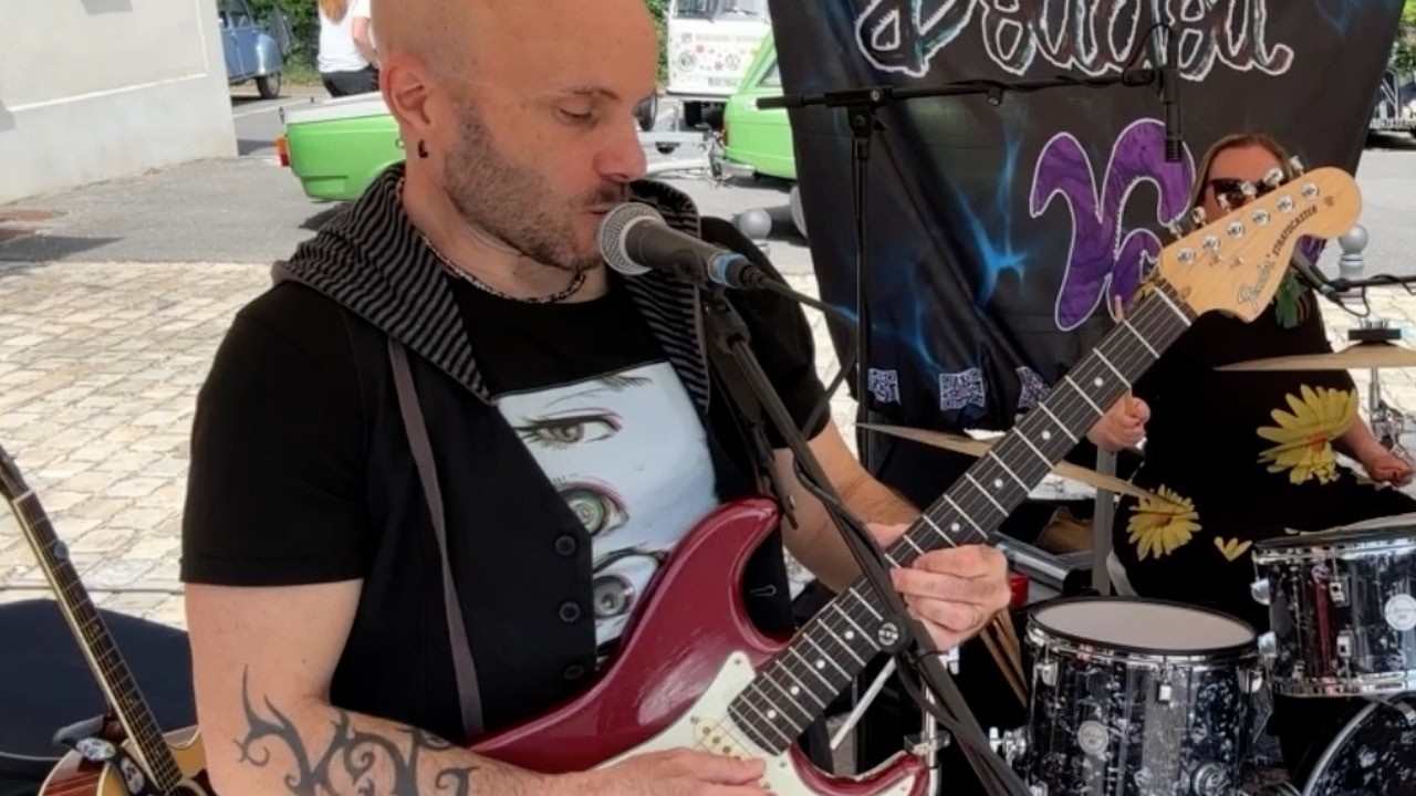 Kiss (bass solo) - Prince cover