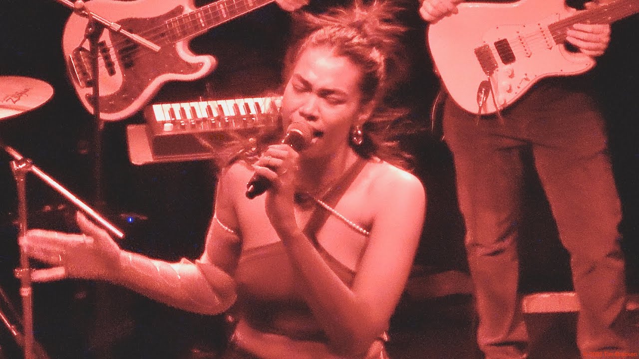 Amber Mark, Worth It (live), Oakland, April 12, 2022 (4K)