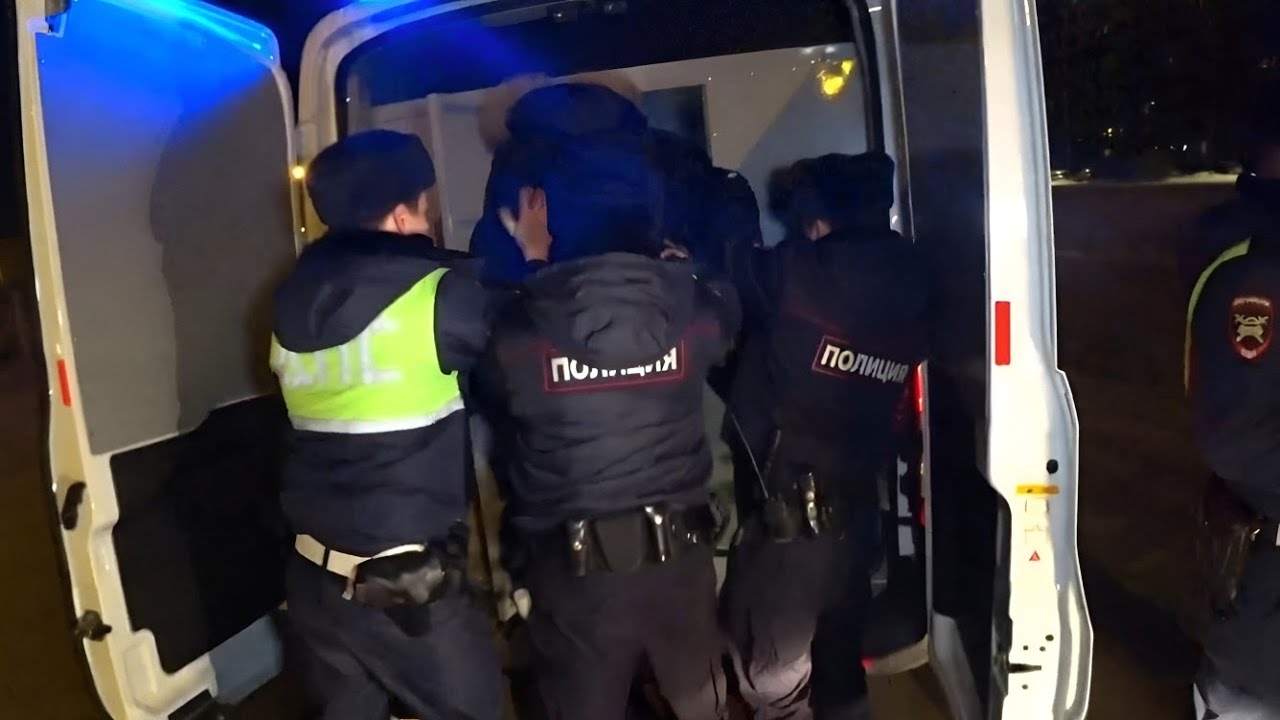 В Санкт-Петербурге нелегальный мигрант  из'бил инспектора ДПС на месте дорожной аварии