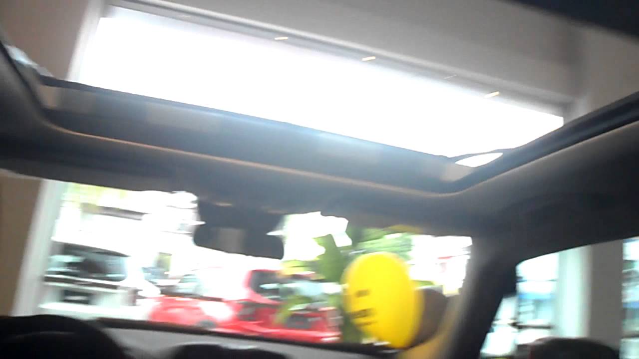 Teto solar panorâmico do Jeep Renegade (HD)