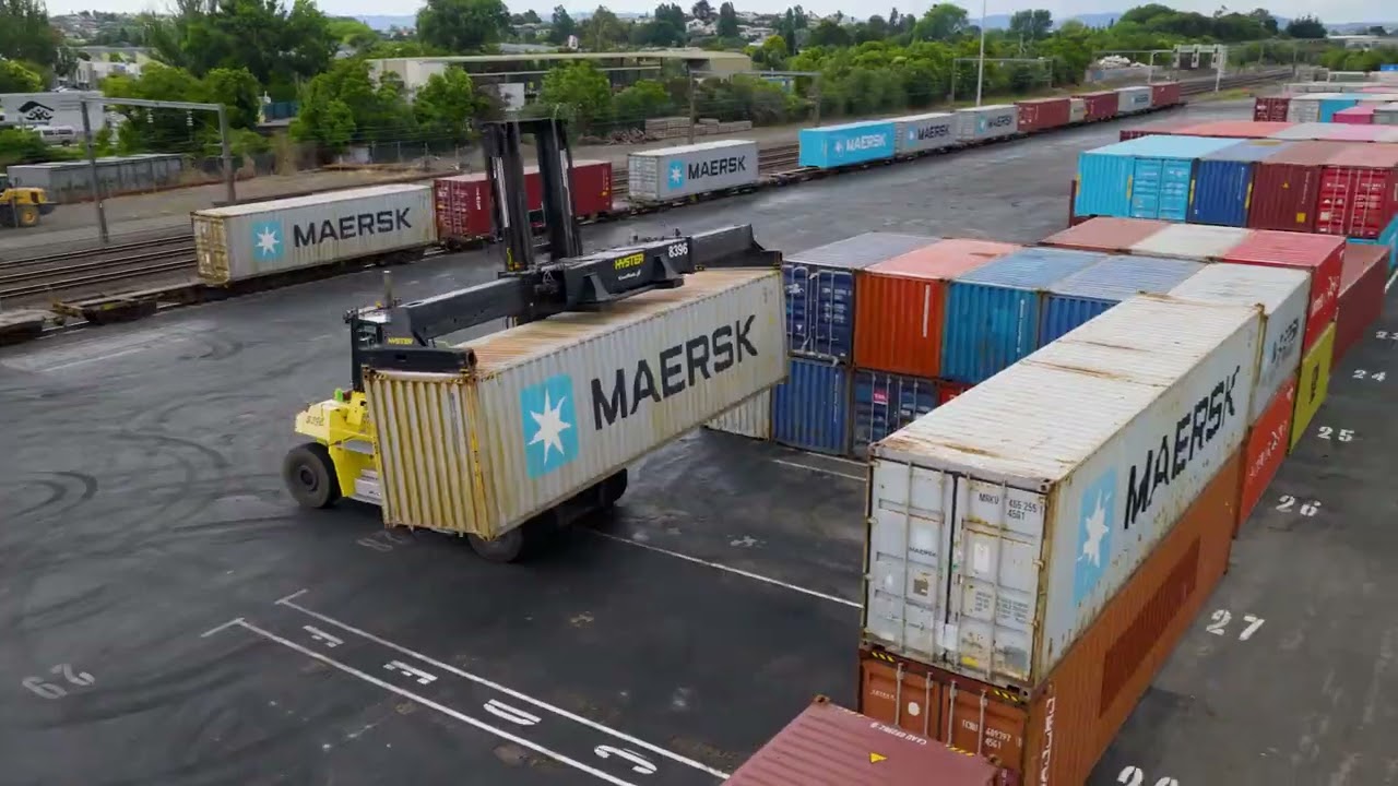 KiwiRail and Team Global Express road-bridging operation
