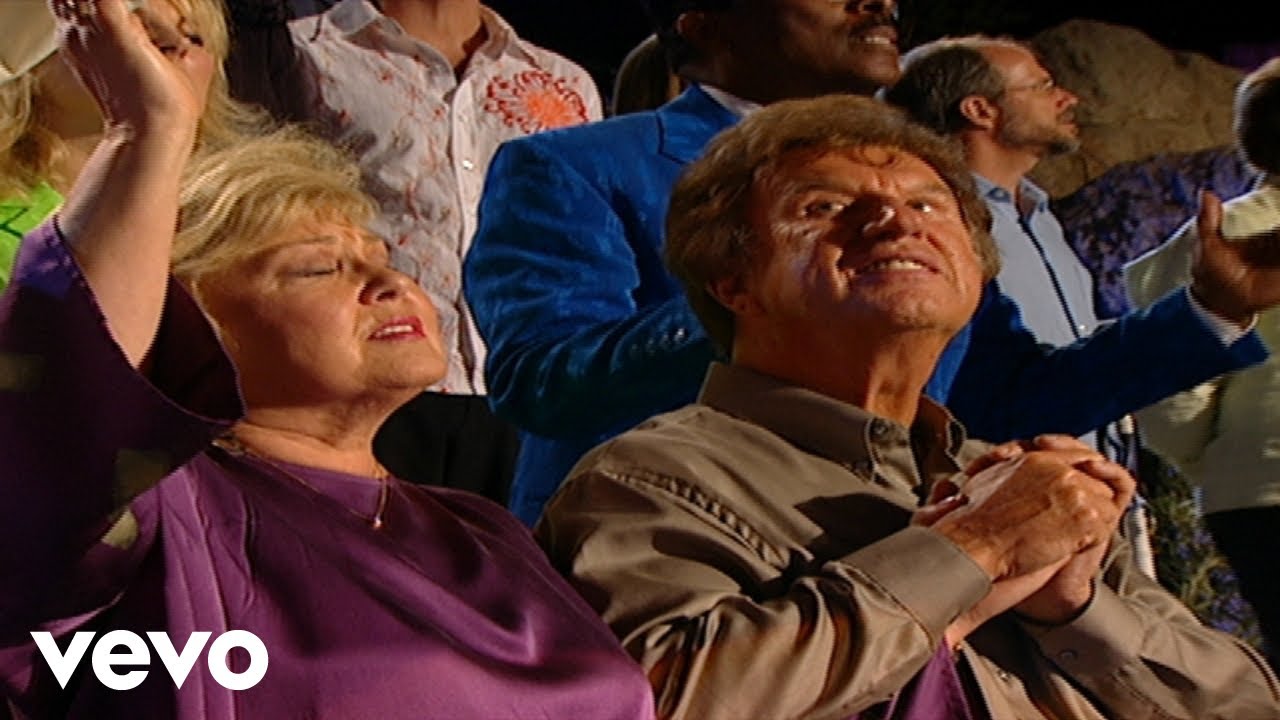 Bill & Gloria Gaither - Holy Ground [Live] ft. Joy Gardner