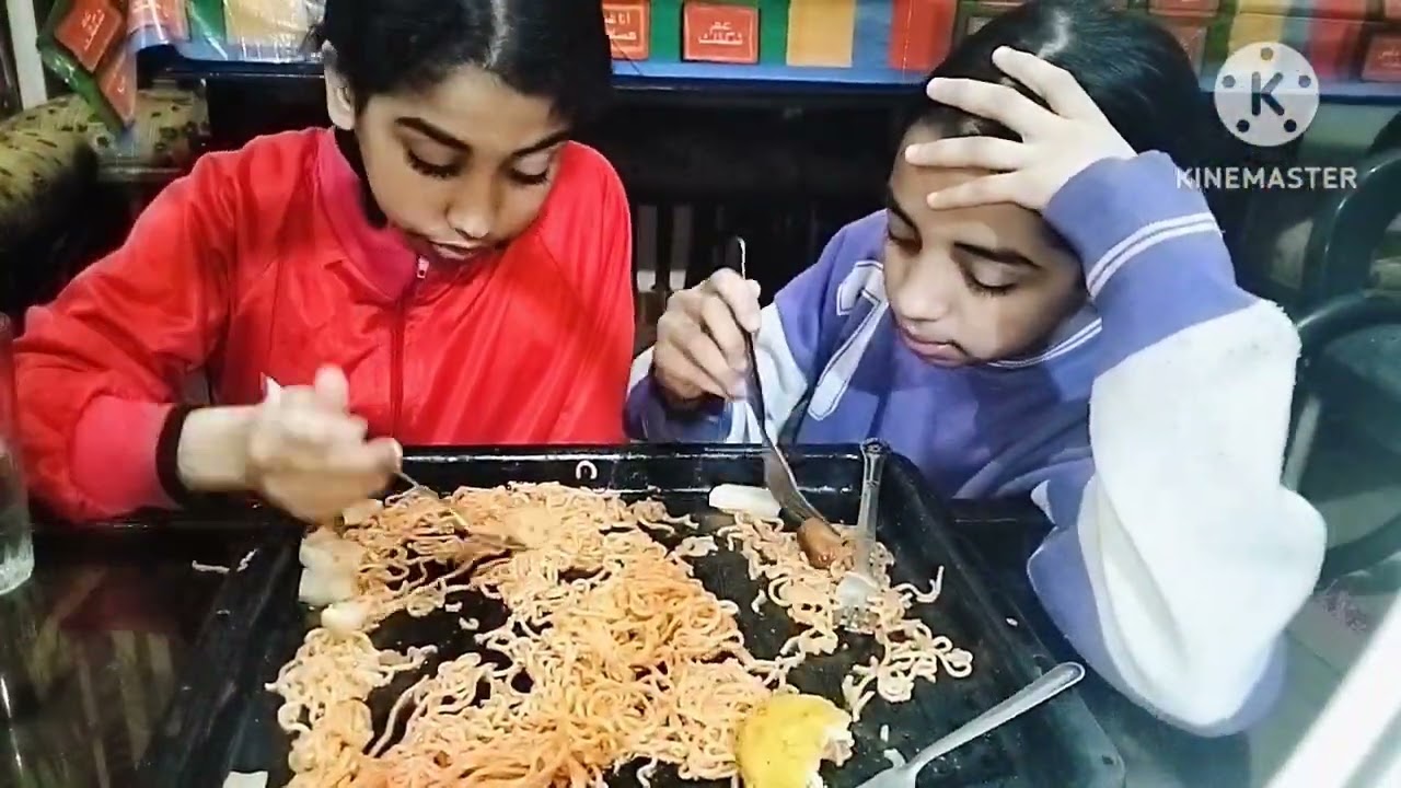 10 اكياس اندومي 😡😭😡 عشر معالق شطه مش هتتوقع مين اللي كمل الصينيه متنسوش اللايك