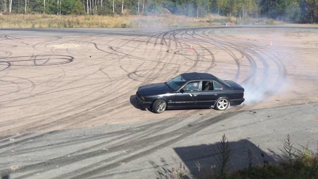 Drift practice with my E34 525 turbo