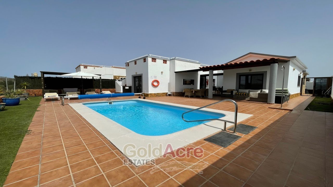 LAS CASCADAS GOLF - Caleta De Fuste - 4 bedroom Villa for sale!
