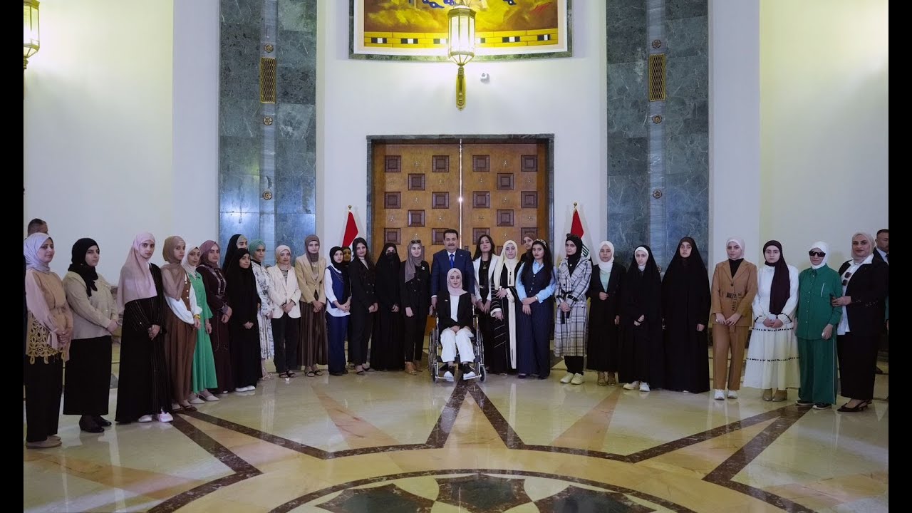 رئيس مجلس الوزراء يكرم الطلبة الاوائل من خريجي الدراسة الاعدادية للعام الدراسي ٢٠٢٢-٢٠٢٣