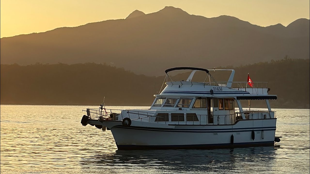 Best Tour in Hong Kong , Yacht Geopark Tour Visiting World Largest Volcanic Rock Formations