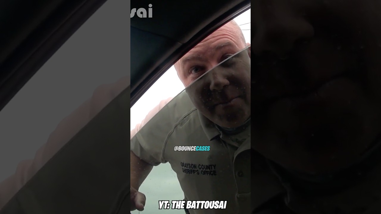Полицейский донимает водителя во время остановки