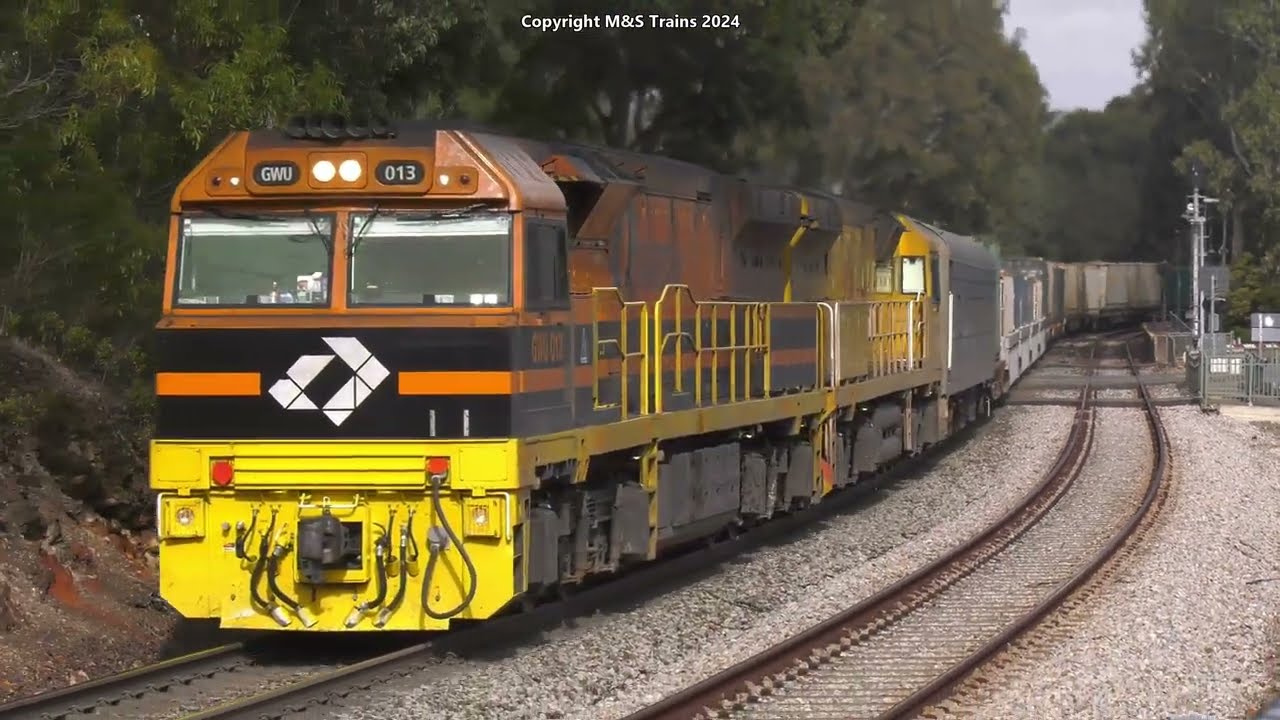 Aurizon, Pacific National & SCT Logistics Australian Freight Trains + The Overland on the South line