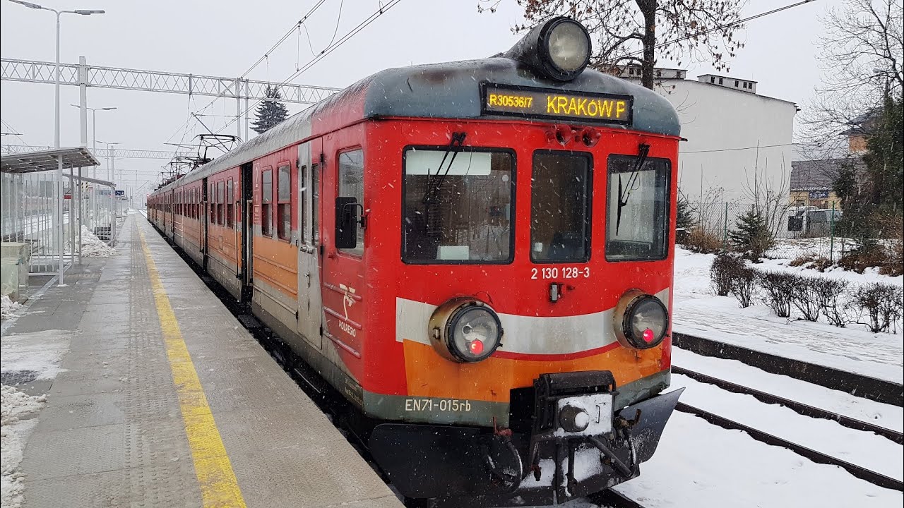 Polregio Pafag EN71 with cockpit & leaving station
