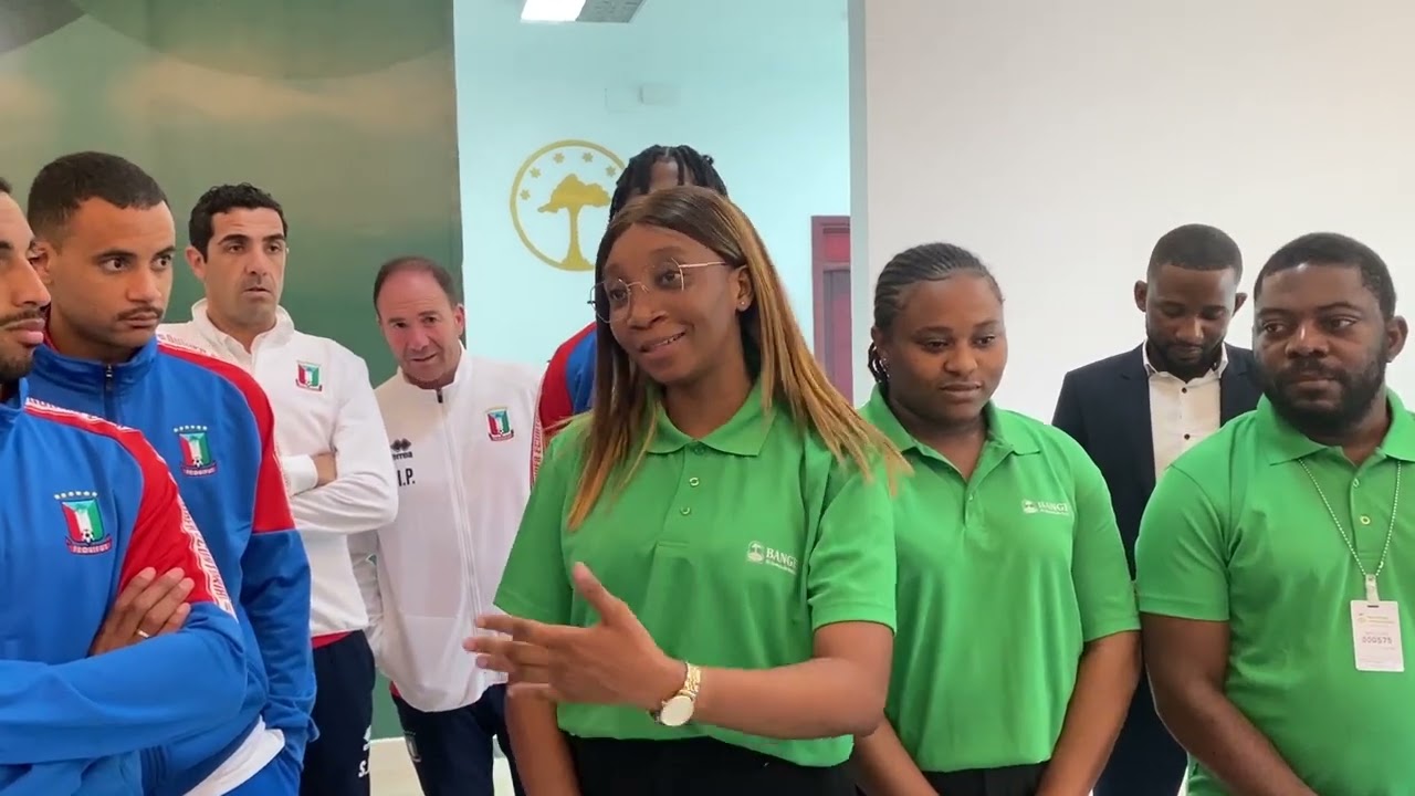 LOS JUGADORES DE NZALANG VISITAN LA HACIENDA DE RIABA CON EL CUADRO DIRECTIVO