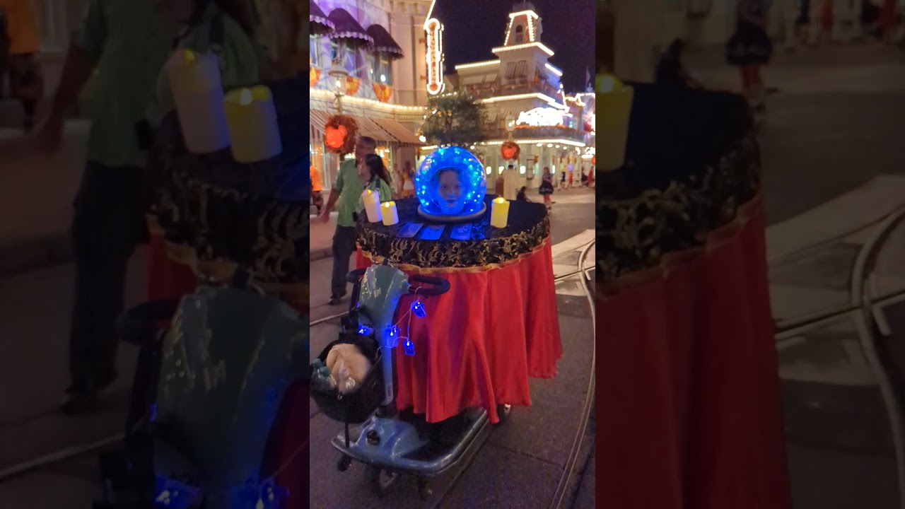 The best Madame Leota costume EVER #madameleota #halloweentime #disneycosplay #hauntedmansion