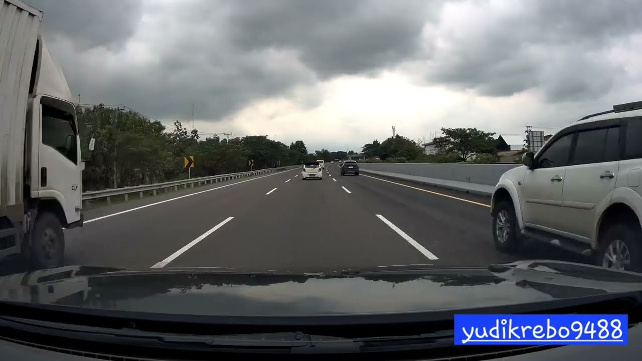 Situasi Perjalanan Cirebon Ke Cikampek Jalan Banyak lubang #cahrantau
