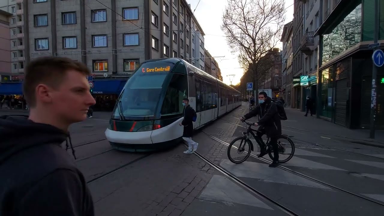 les tram de la ligne E et A et D et F et B et c