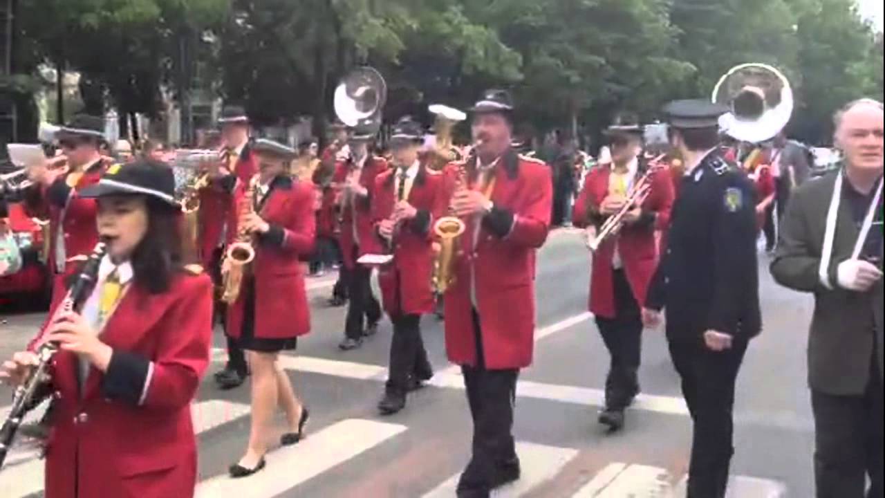 10 Mai - Bucuresti - Trecea fanfara militara