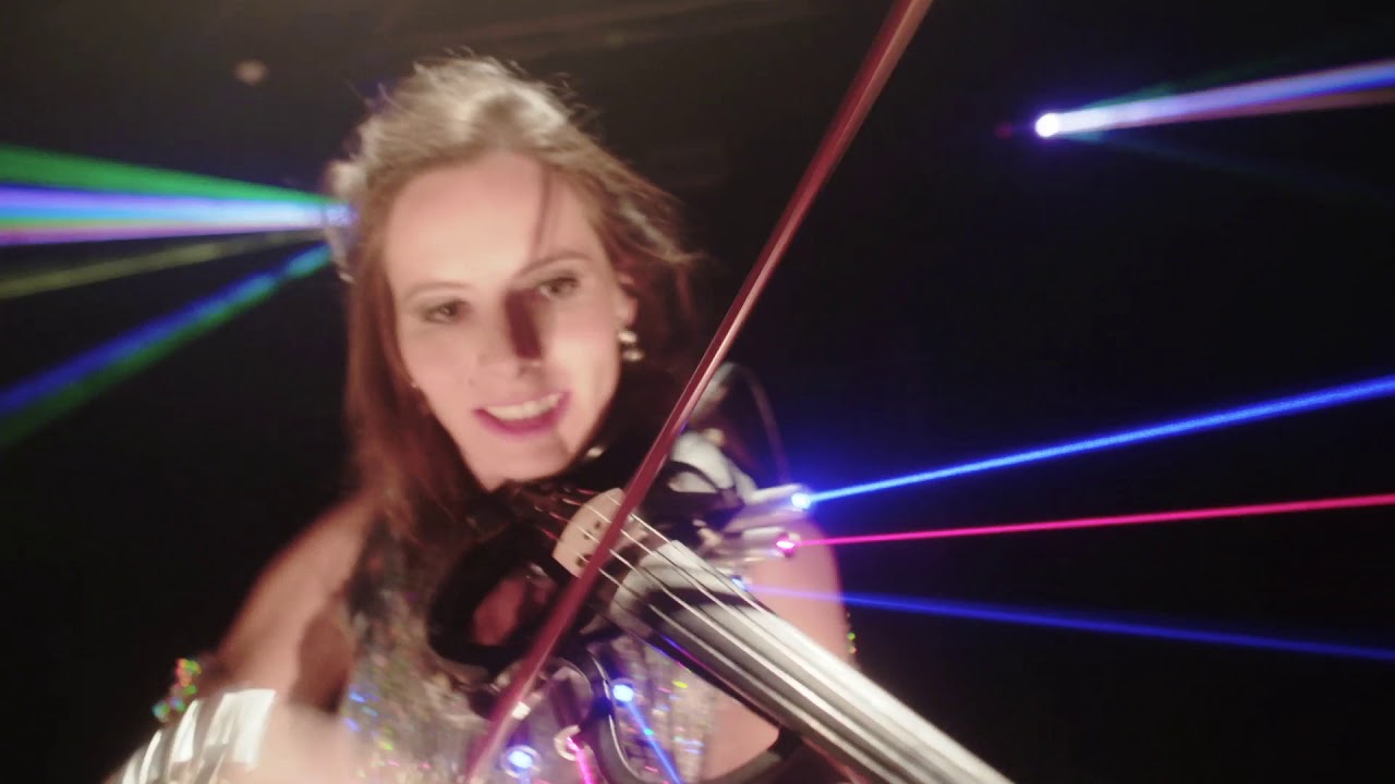 Laserviolinst Mona Seebohm und Lightdesgin-laser