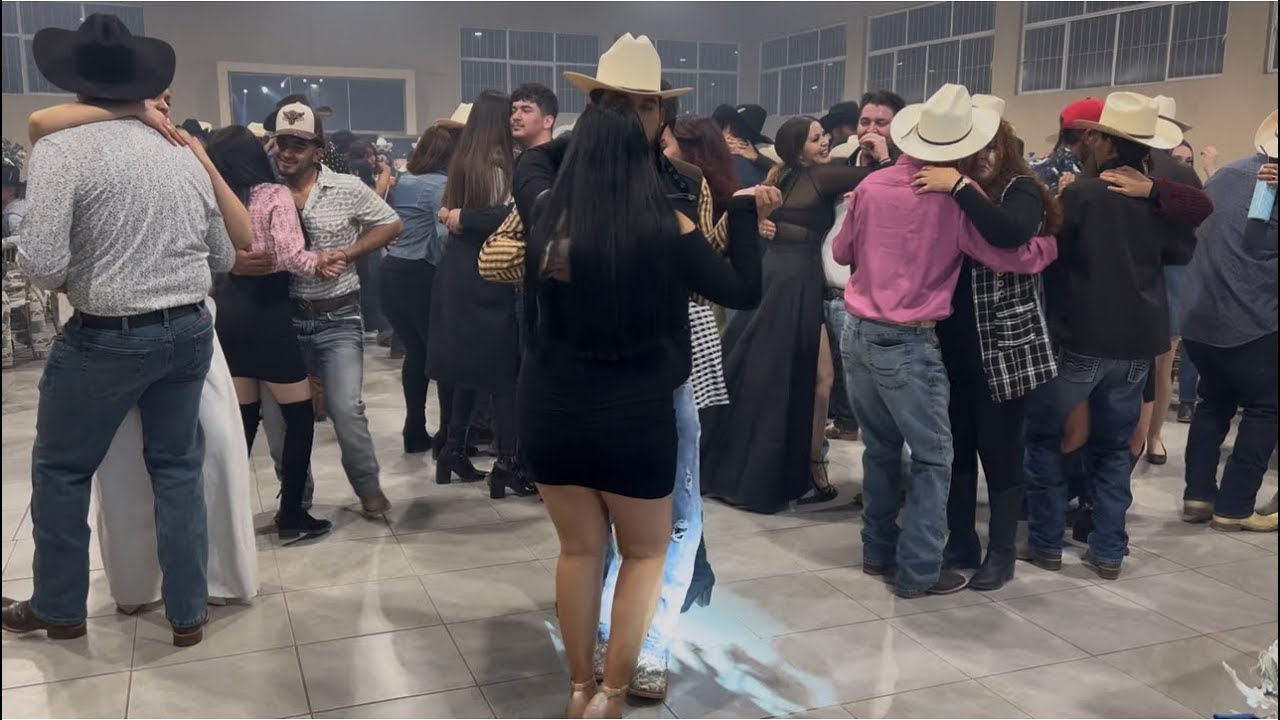 Baile al máximo con los Alegres del Arroyo en Baqueteros Chihuahua 