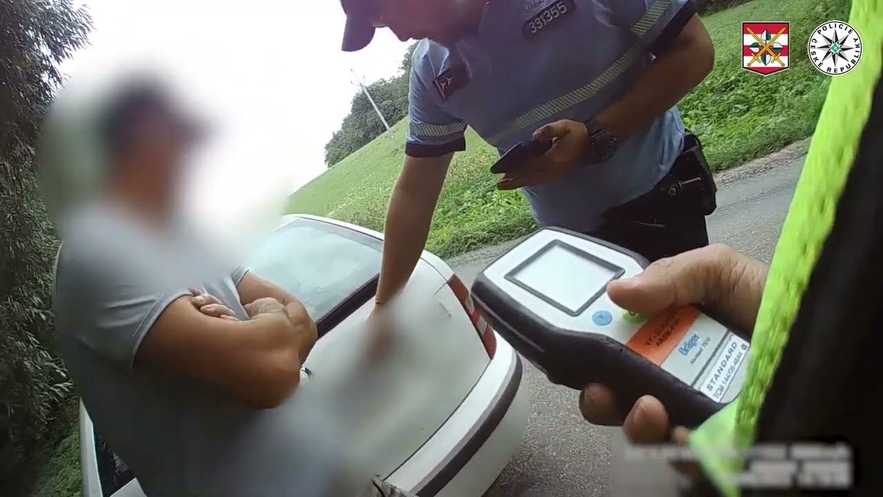 OPIL&Yacute; ŘIDIČ TVRDIL POLICISTŮM, ŽE MĚL JEN DVĚ PIVA