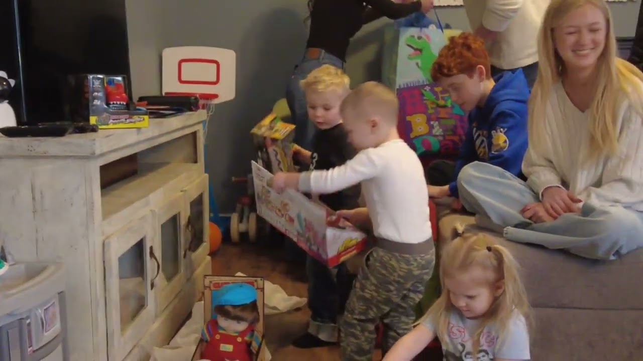 Jesse's party opening presents