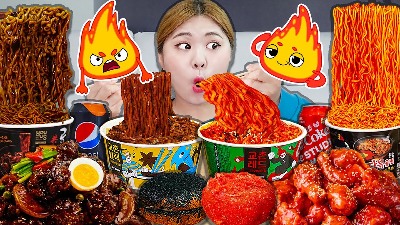 ASMR MUKBANG! Thử th&aacute;ch g&agrave; r&aacute;n cay BLACK RED FOOD MUKBANG HIU