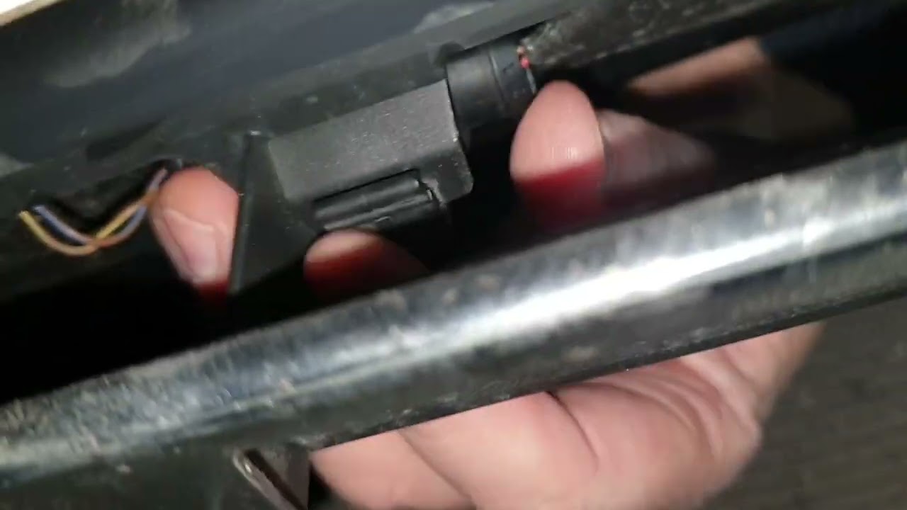 Passat B8 - Replacing external temperature sensor (08.2014-)