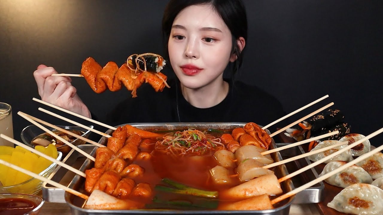 SUB)매운 빨간어묵에 잎새만두 꼬마김밥 먹방! 곤약 물떡까지 리얼사운드 Spicy fish cake, ddeok, Fried Dumplings Mukbang Asmr